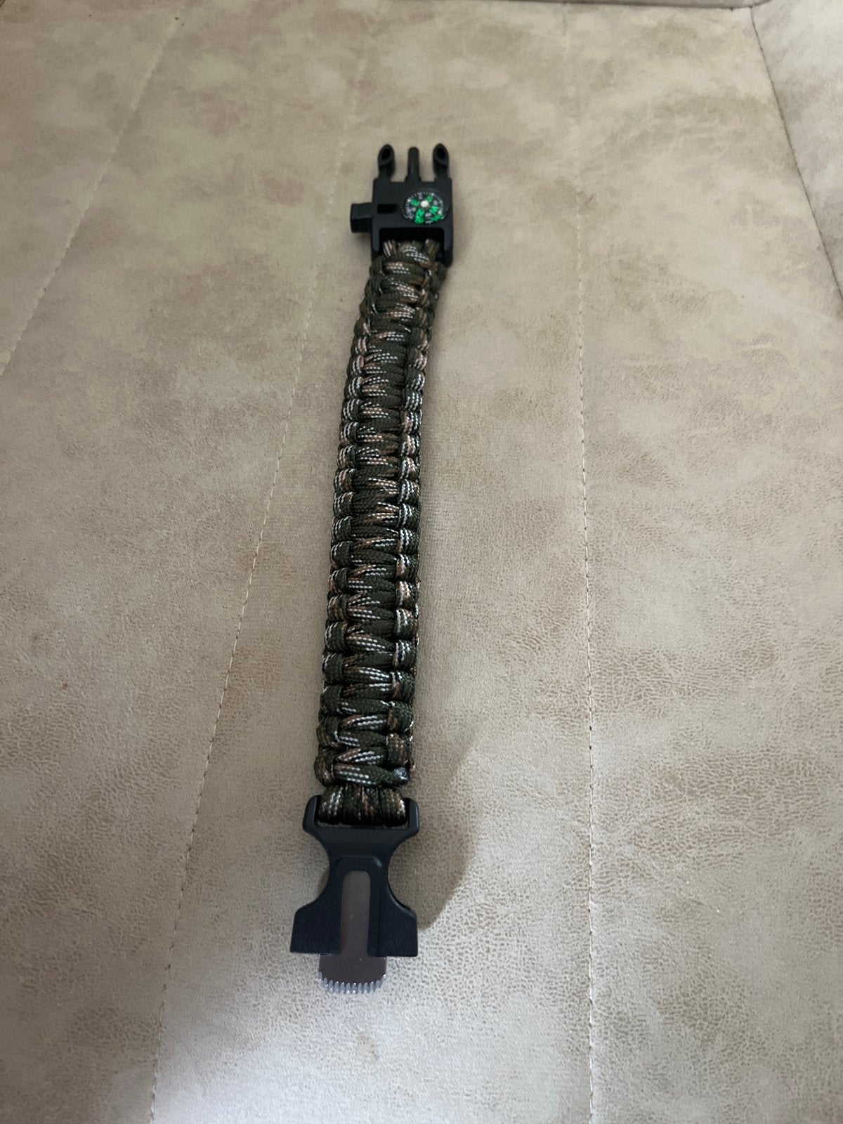 Leger Kleur Survival Armband met Vuursteen, Zaagje en Kompas, Ophalen of Verzenden, Nieuw, Groen, Overige materialen