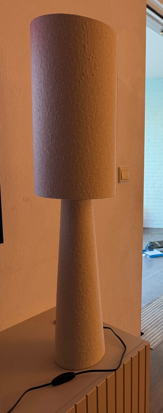 WOOOD Loft Tafellamp - Metaal/Bouclé - Naturel - 90xØ22 cm, Huis en Inrichting, Lampen | Vloerlampen, Gebruikt, Textiel, 150 tot 200 cm