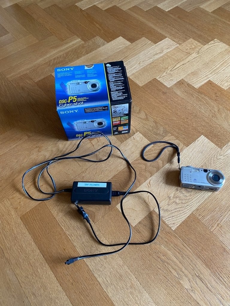 Vintage Sony Cyber-shot DSC-P5 (3.2MP) camera met toebehoren, Gebruikt, Ophalen of Verzenden, Compactcamera, Sony