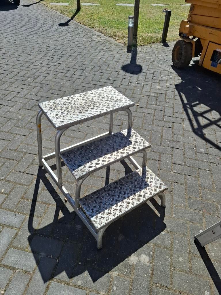 Aluminium plateau trapjes, Ophalen