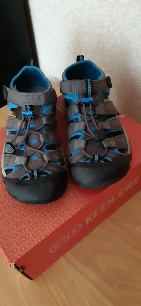 Keen sandalen maat 37, Ophalen, Gebruikt, Schoenen