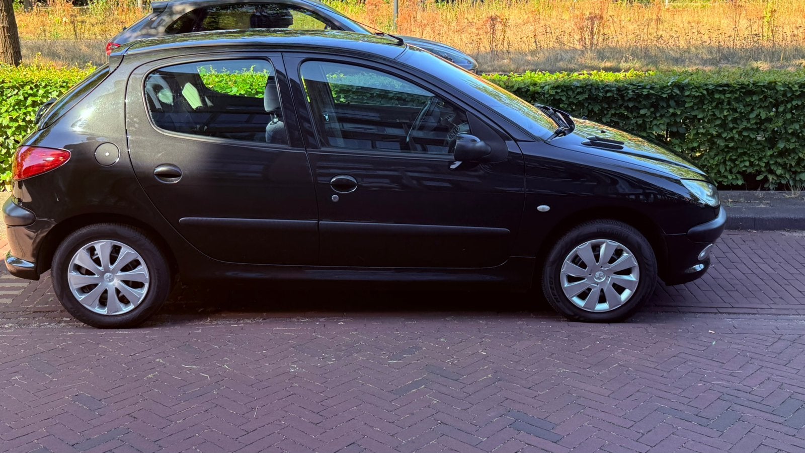 Peugeot 206 1.4 5D 2003 Zwart, Auto's, Peugeot, Voorwielaandrijving, 31 €/maand, 4 cilinders, Zwart
