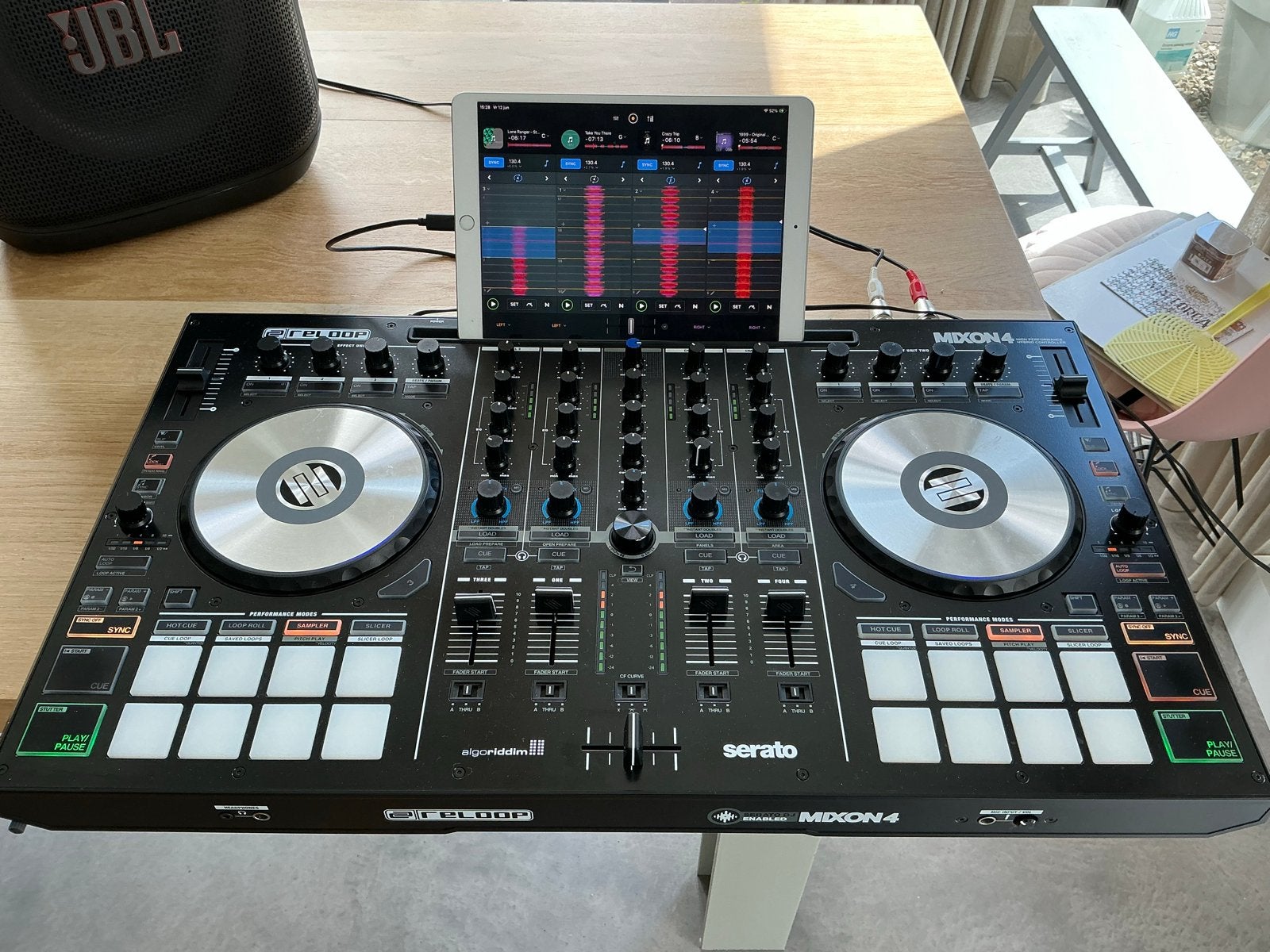 Reloop Mixon 4 DJ Controller - perfecte staat, Ophalen, Zo goed als nieuw, Dj-set, Reloop
