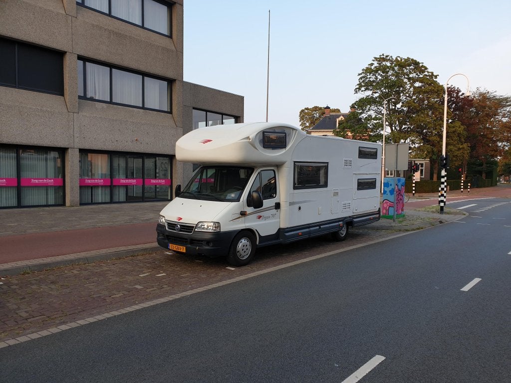 Roller Team Garage Pegaso 707 (1039419), Caravans en Kamperen, Overige merken, Chemisch toilet, Alkoof, Ringverwarming