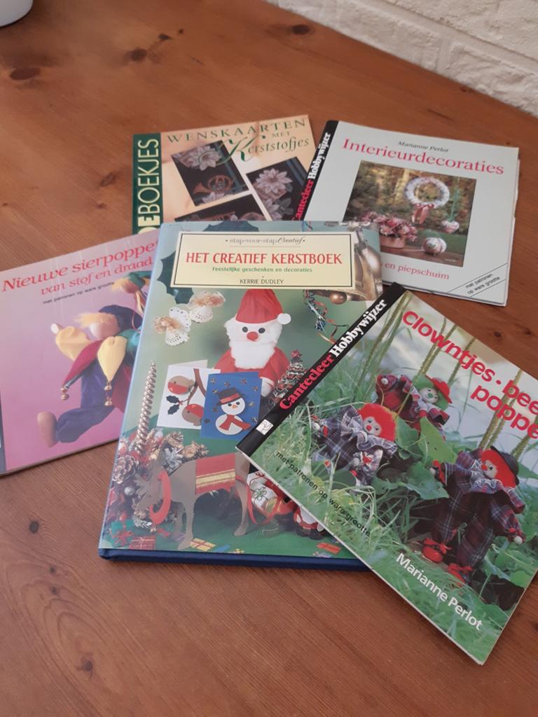 5 creatieve hobbyboekjes: poppen, kerst, interieur & meer, Ophalen of Verzenden, Gelezen, Scrapbooking en Knutselen, Geschikt voor kinderen