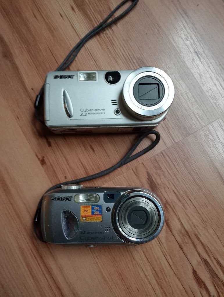 2x Sony Cybershot een 3.2 Megapixel en 1x 5.1 Megapixel, Audio, Tv en Foto, Ingebouwde flitser, Gebruikt, Ophalen of Verzenden