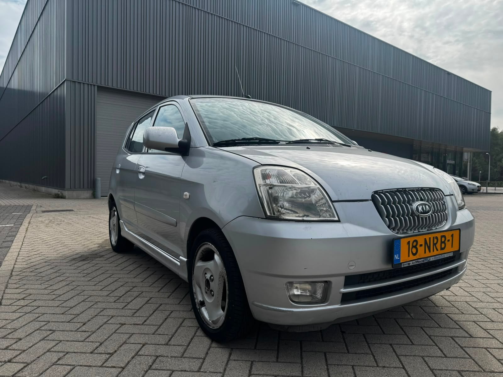 Kia Picanto 1.1 AUT 2004 Grijs, Auto's, 4 cilinders, 4 stoelen, 1086 cc, 23 €/maand