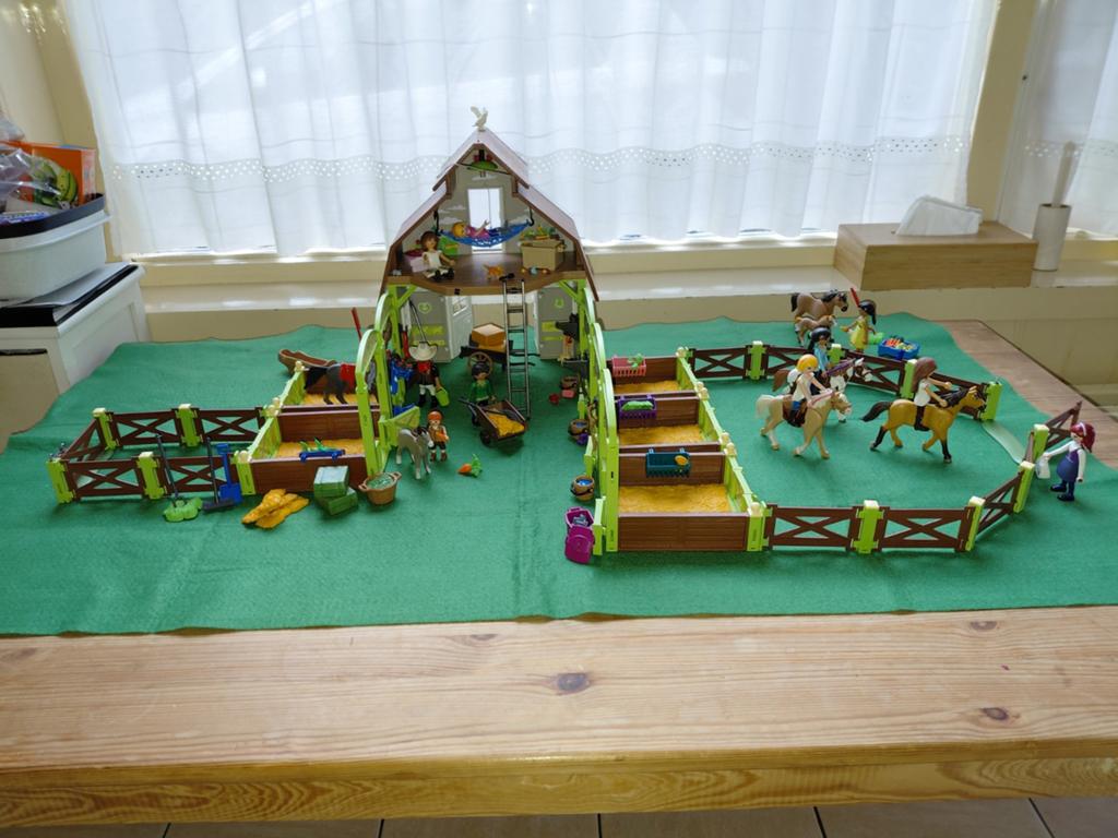 Playmobil Spirit Riding Free Grote Paardenstal & Speelsets, Ophalen of Verzenden, Zo goed als nieuw, Jongen of Meisje