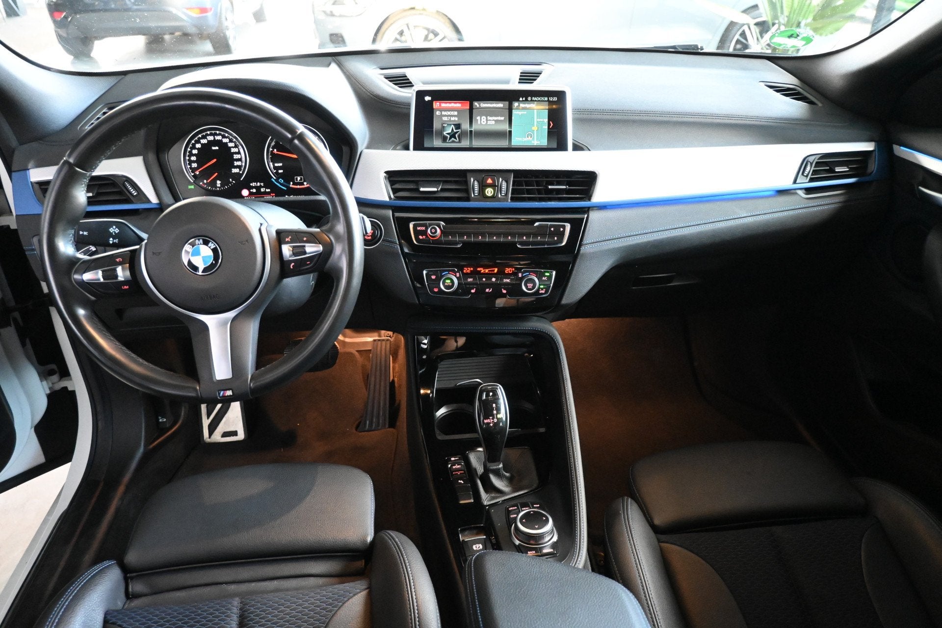 BMW X2 sDrive18i High Executive M-Sport Automaat Led Clima C, Dealer onderhouden, Gebruikt, Met garantie (alle), Leder en Stof