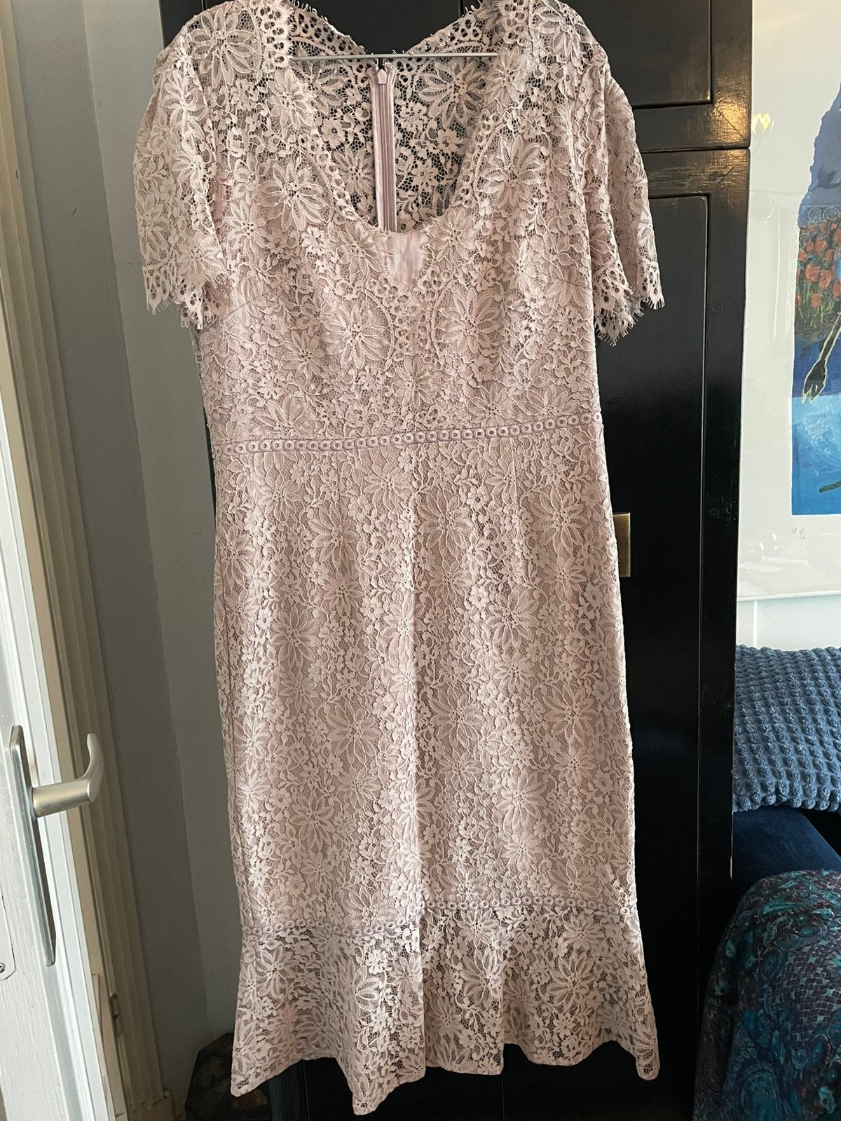 Phase Eight jurk nieuw beige kant maat 14 42, Kleding | Dames, Jurken, Beige, Maat 42/44 (L), Nieuw, Ophalen of Verzenden