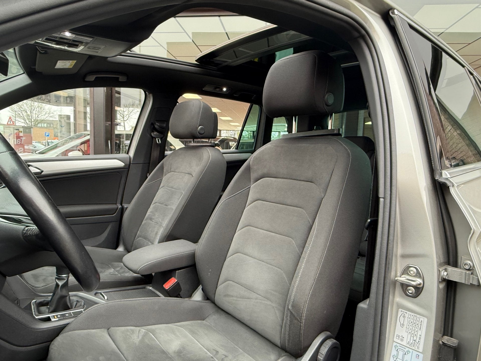 Volkswagen Tiguan 1.4 TSI 1e EIG | R-LINE | PANO DAK | VIRTU, Voorwielaandrijving, Dealer onderhouden, 125 pk, Gebruikt