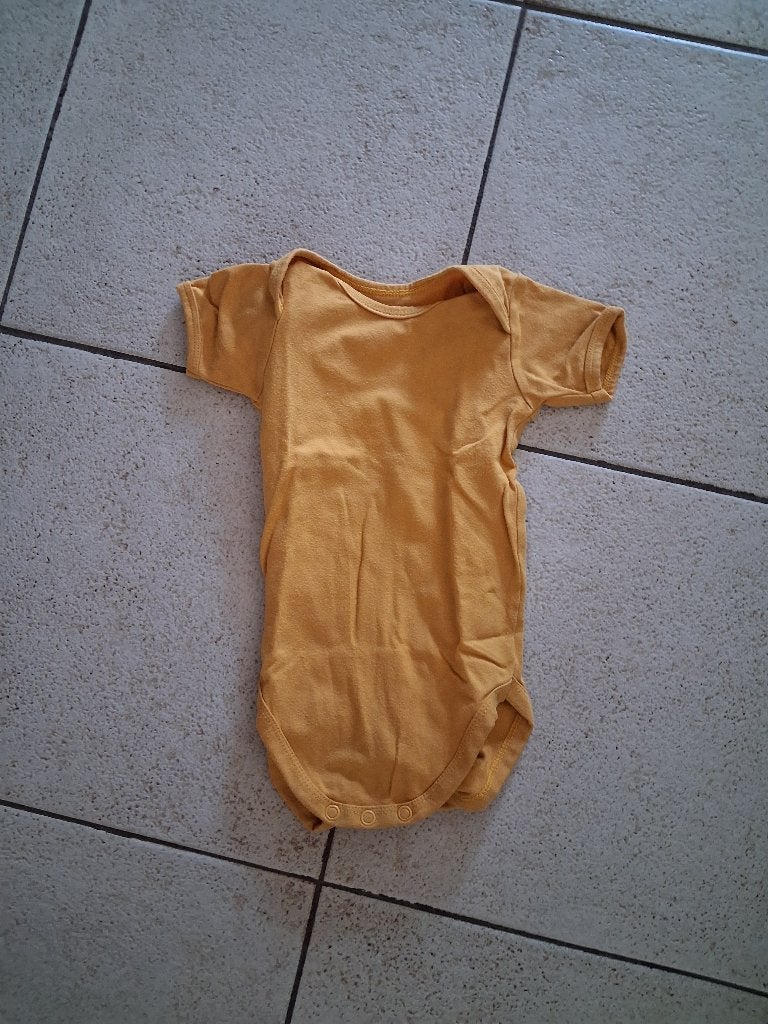 okergeel romper maat 74/80, Kinderen en Baby's, Babykleding | Maat 74, Ophalen, Nacht- of Onderkleding, Jongetje of Meisje, Zo goed als nieuw