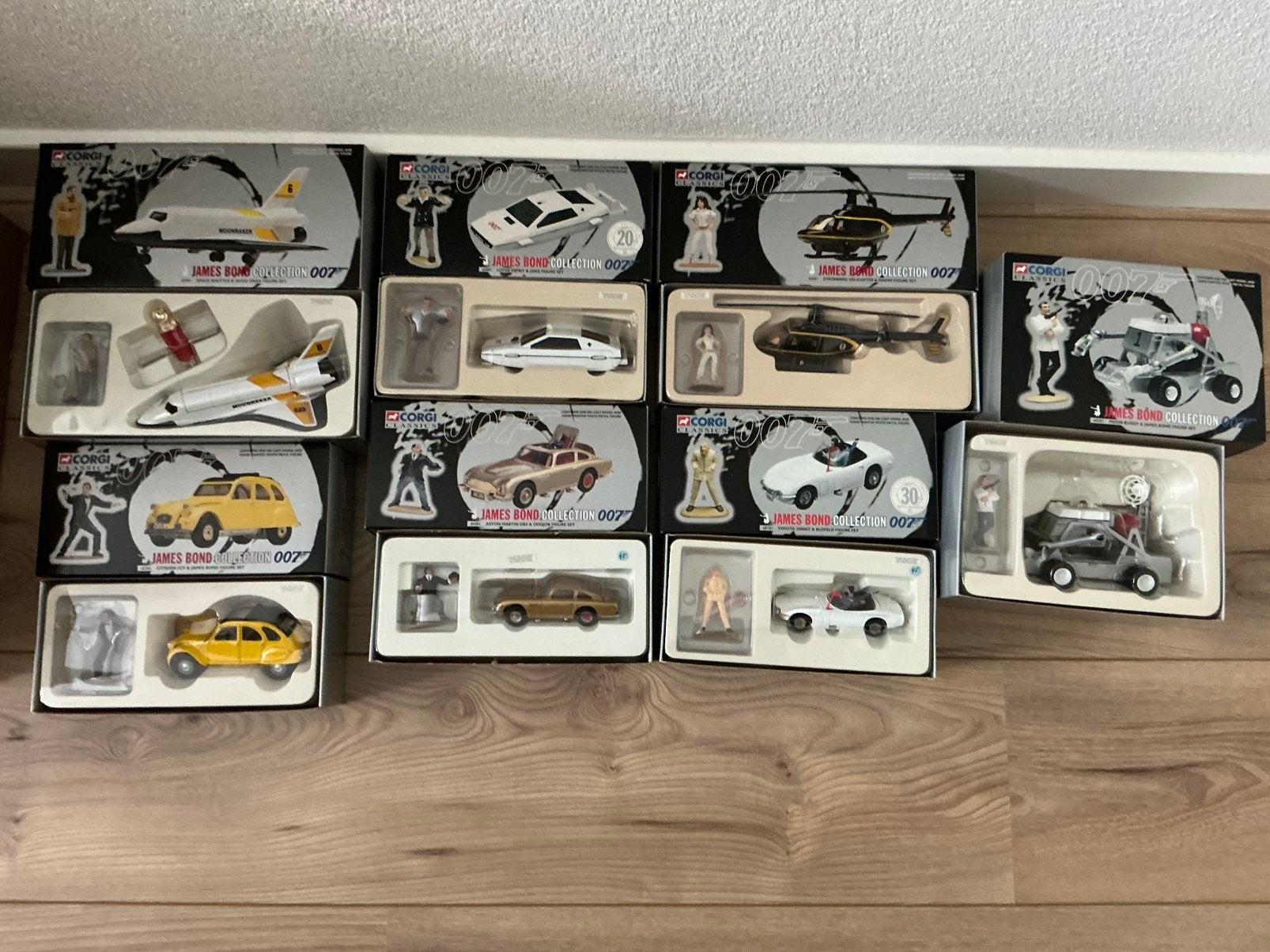 Corgi james bond, Hobby en Vrije tijd, Modelauto's | 1:43, Ophalen of Verzenden, Zo goed als nieuw