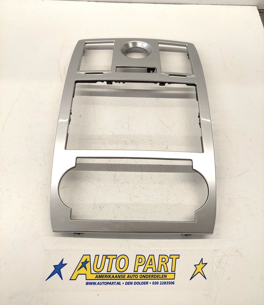 Chrysler 300c dashboard radio paneel 2005-2007, Amerikaanse onderdelen, Gebruikt, PO Box 21-8004 | Auburn Hills, MI 48321-8004