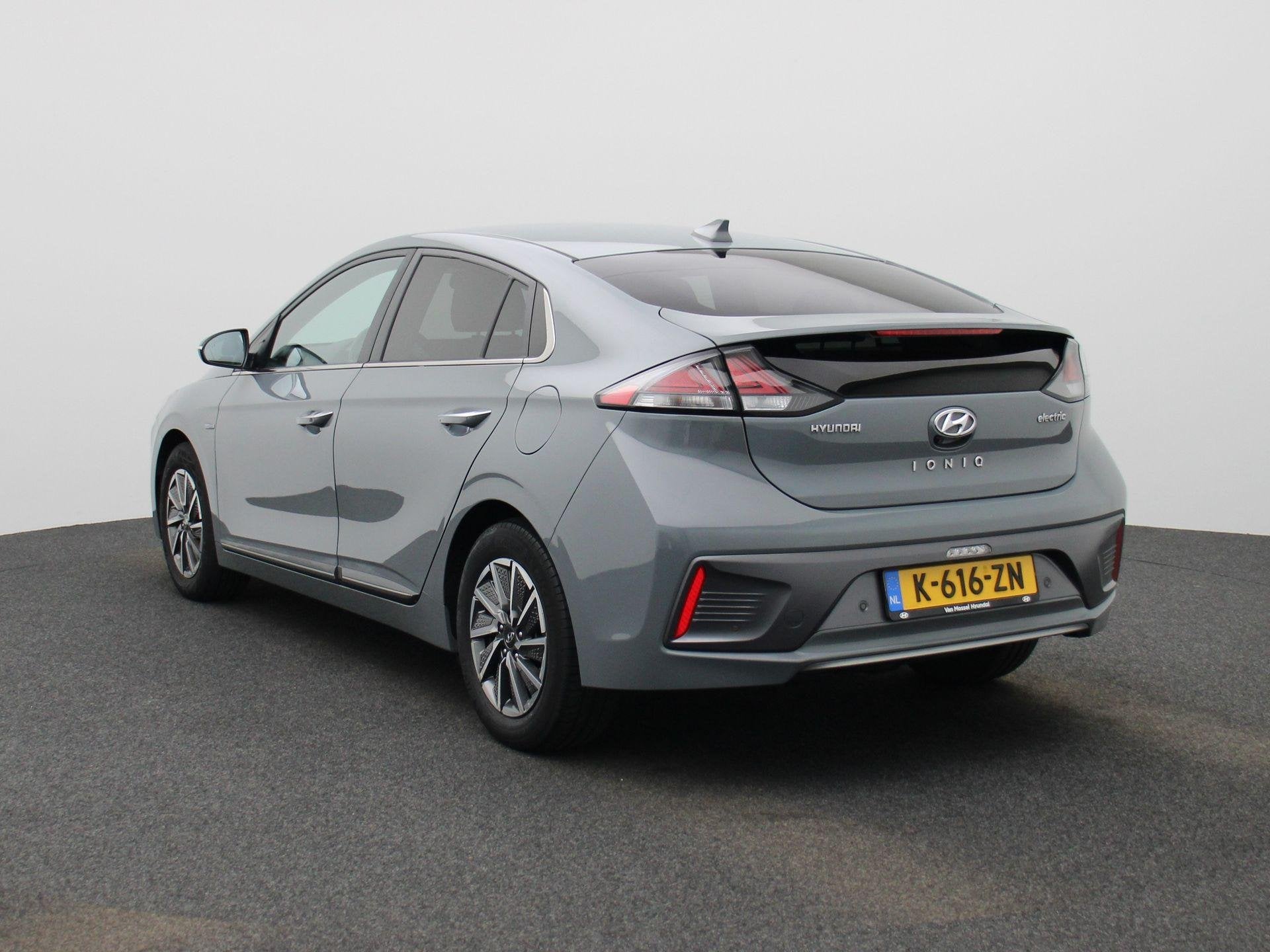 Hyundai IONIQ Premium EV 38 kWh | SOH 100% | Achteruitrijcam, Auto's, Gebruikt, Zwart, Met garantie (alle), IONIQ