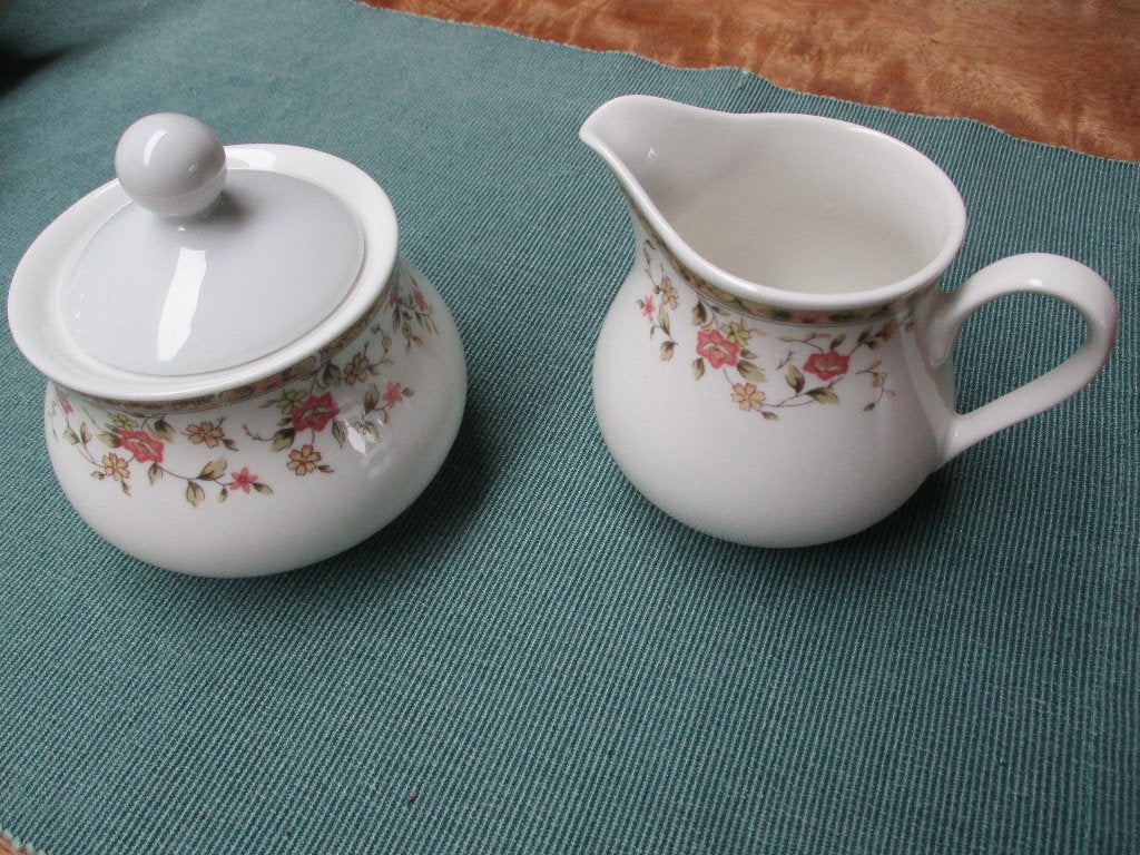 Suikerpotje en Melkkannetje van Douwe Egberts (D.E.), Overige typen, Ophalen of Verzenden, Zo goed als nieuw, Overige stijlen