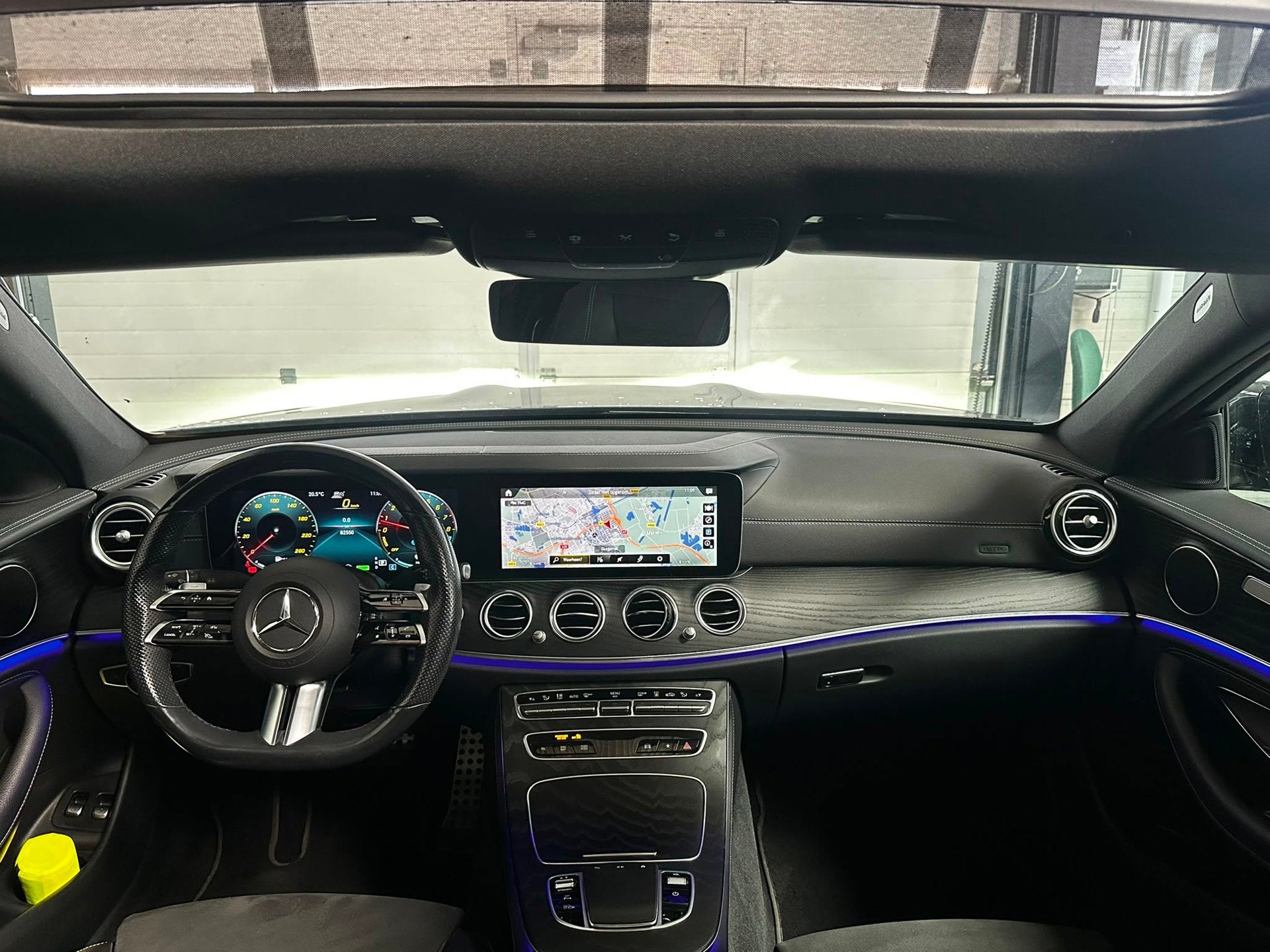 Mercedes-Benz E-klasse 300 e 4MATIC AMG LINE PANO 360 CAMERA, Auto's, Automaat, Gebruikt, Zwart, 4 cilinders