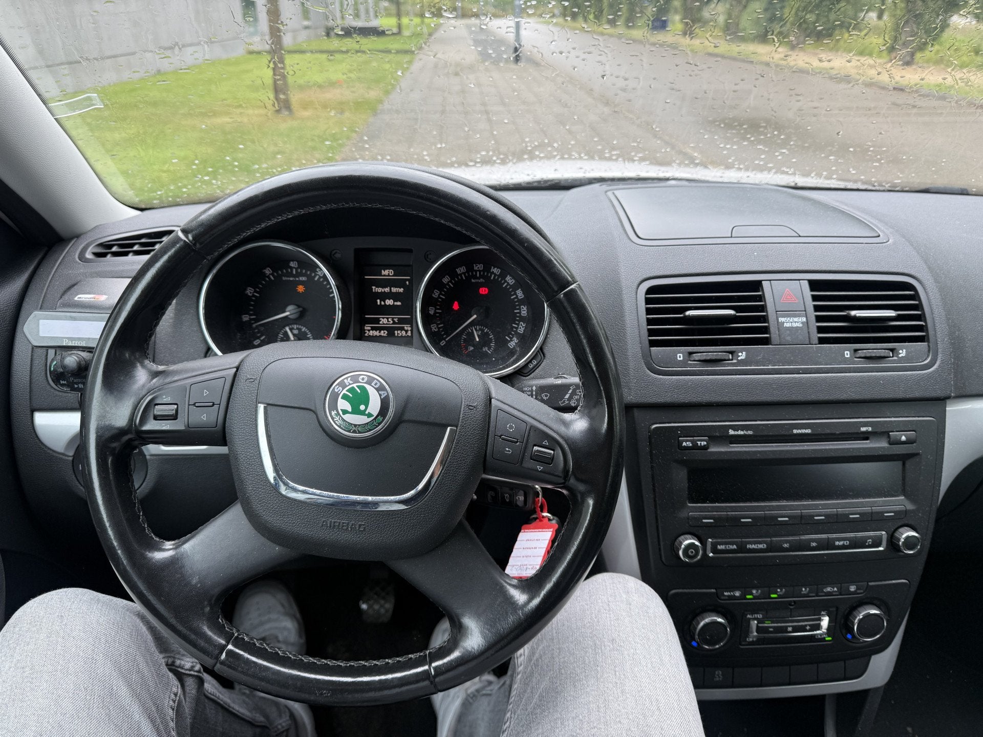 Skoda Yeti 1.2 TSI Ambition (Inruilkoopje) (bj 2010), Auto's, Voorwielaandrijving, Euro 5, Stof, Gebruikt