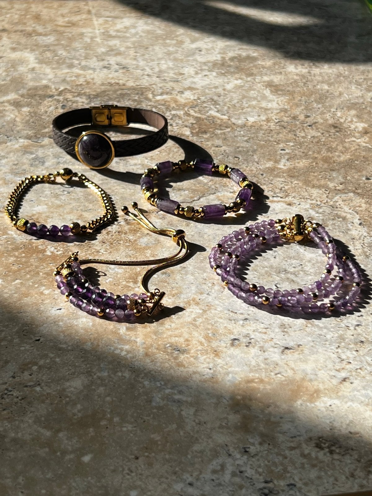 Set van 5 paarse amethist en rvs gouden kralen armbanden, Overige materialen, Verzenden, Paars, Zo goed als nieuw