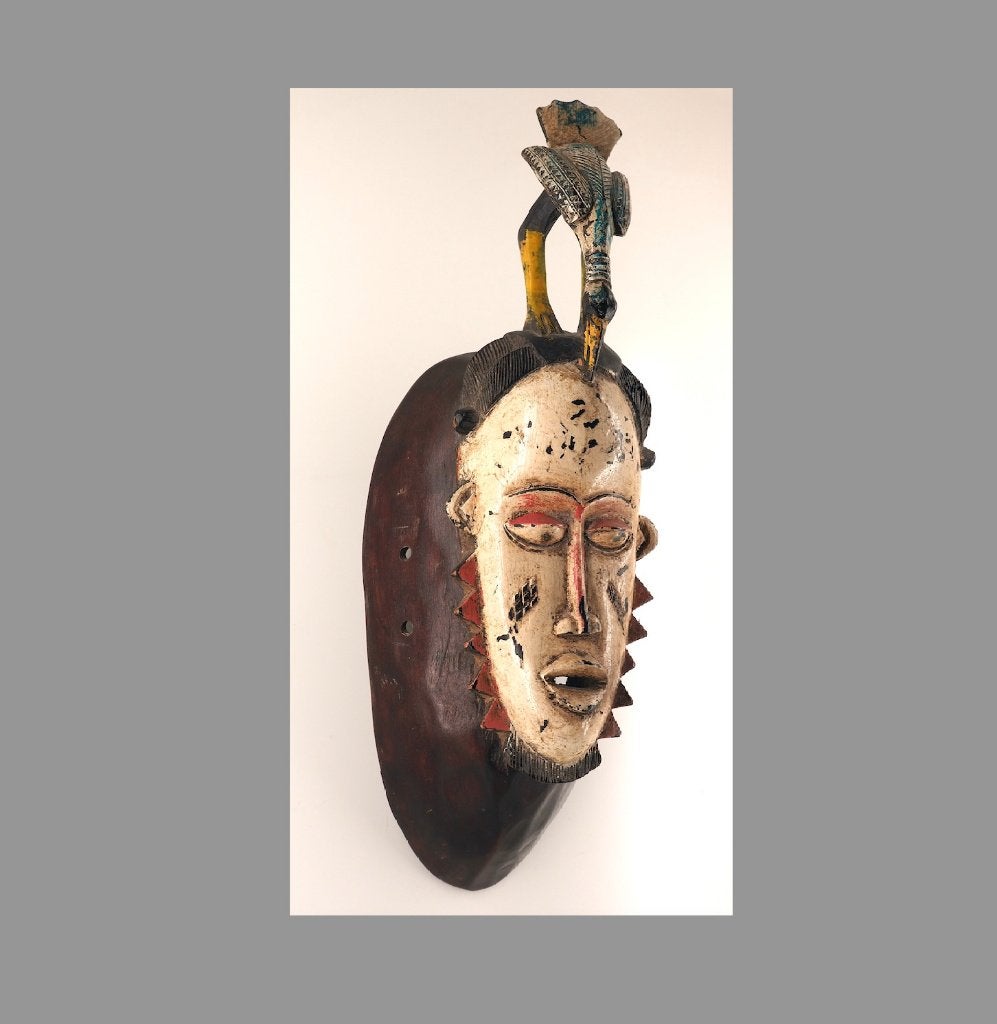Kleurrijk Guru masker met vogel, Ivoorkust (210210-01), Hout, Afrika, Masker, 54 cm