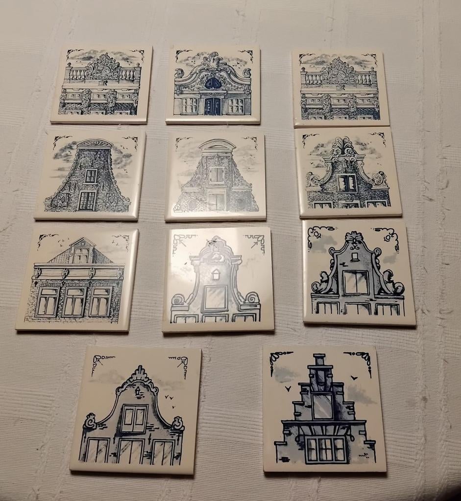 Set van 11 KLM Delfts Blauwe Tegeltjes met Gevels, Ophalen of Verzenden