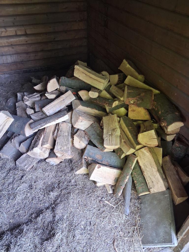 Haardhout + pallets bakken met hout om nog te zagen, Minder dan 3 m³, Ophalen