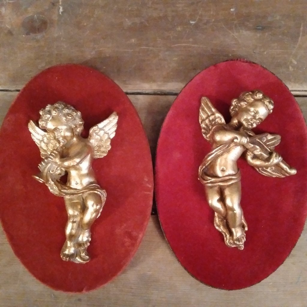 2 vintage gipsen engeltjes op fluwelen achtergrond, Antiek en Kunst, Verzenden