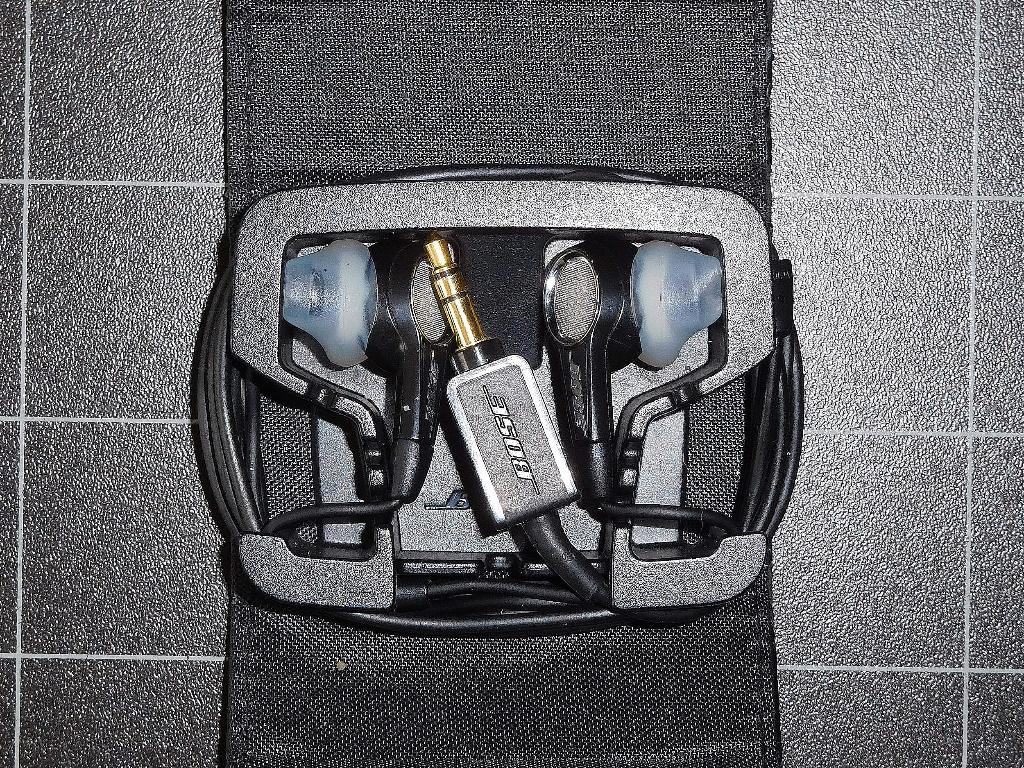 Bose TriPort IE In-Ear Mobile Headphones, Ophalen of Verzenden, Zo goed als nieuw, Op oor (supra aural), Overige merken