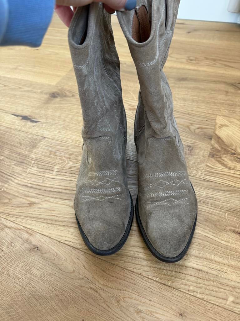 Taupe suède cowboylaarzen maat 40 Anna van Toor, Kleding | Dames, Schoenen, Ophalen of Verzenden, Gedragen, Overige kleuren, Lage of Enkellaarzen