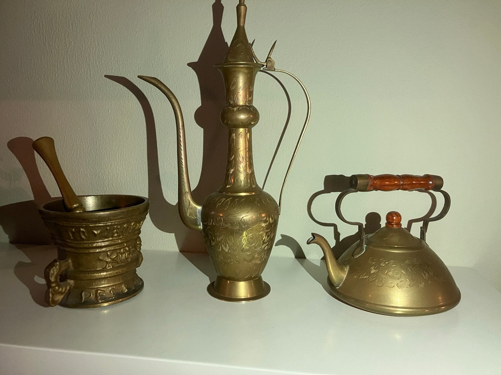 Bronzen Vijzel met Stamper en Twee Theekannen, Ophalen of Verzenden, Brons