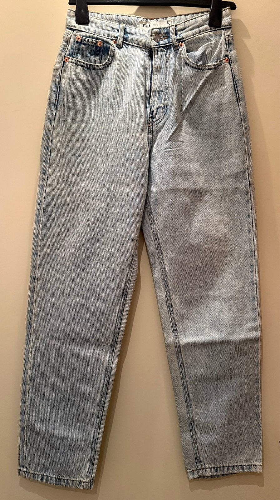 FB Sister Mom Jeans - Lichtblauw (Maat S), Kleding | Dames, Ophalen of Verzenden, Zo goed als nieuw, Blauw, W28 - W29 (confectie 36)
