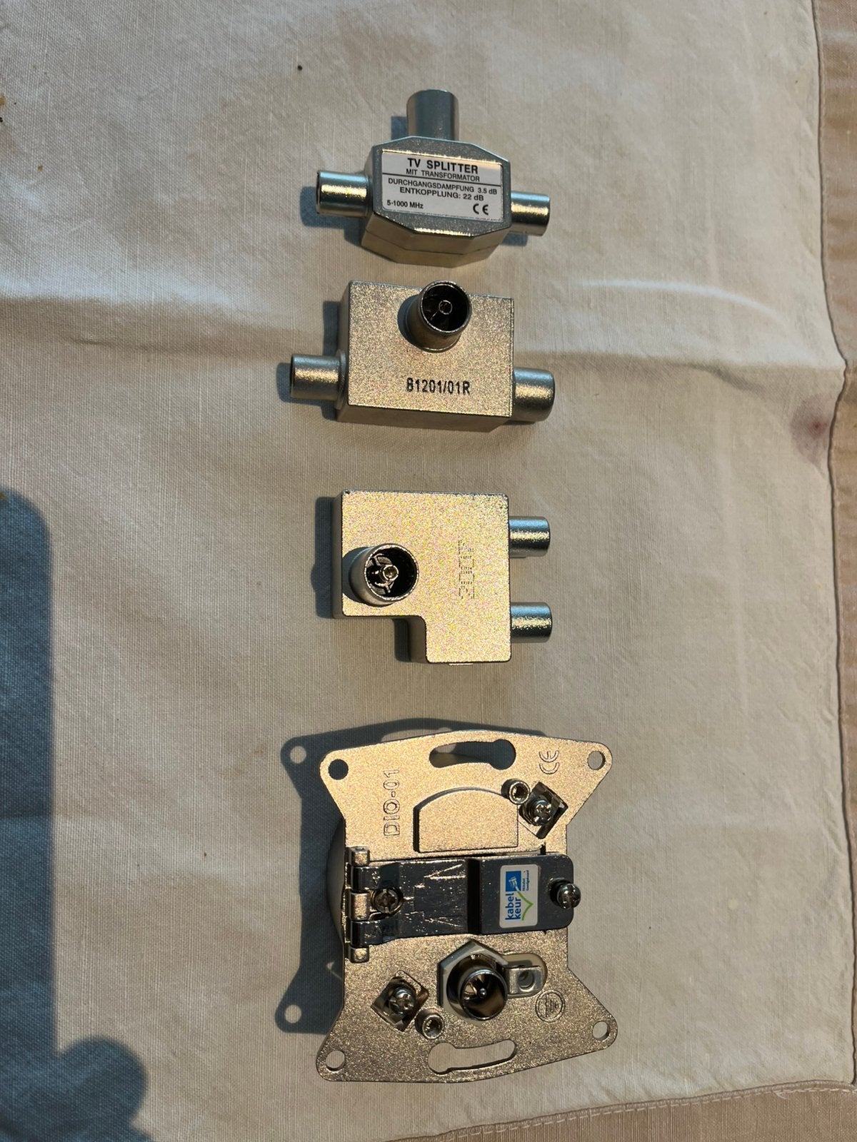 Coax splitters en coax aansluiting, Audio, Tv en Foto, Audiokabels en Televisiekabels, Ophalen of Verzenden, Zo goed als nieuw