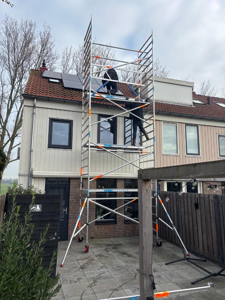Zonnepanelen met omvormer 2022 (7 stuks), Doe-het-zelf en Verbouw, Zonnepanelen en Toebehoren, Ophalen, Gebruikt, Compleet systeem
