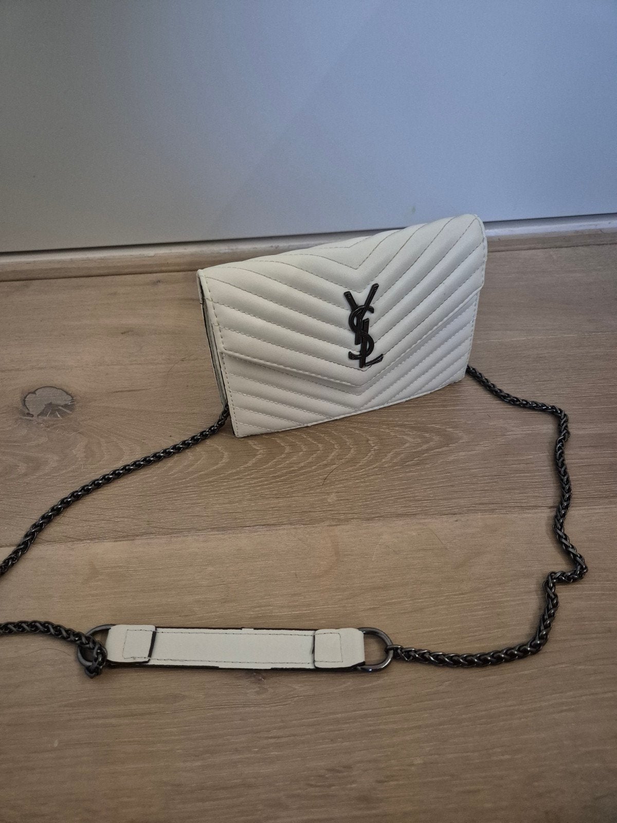 Witte schoudertas met YSL-logo (niet echt), Ophalen of Verzenden, Gebruikt, Wit, Schoudertasje