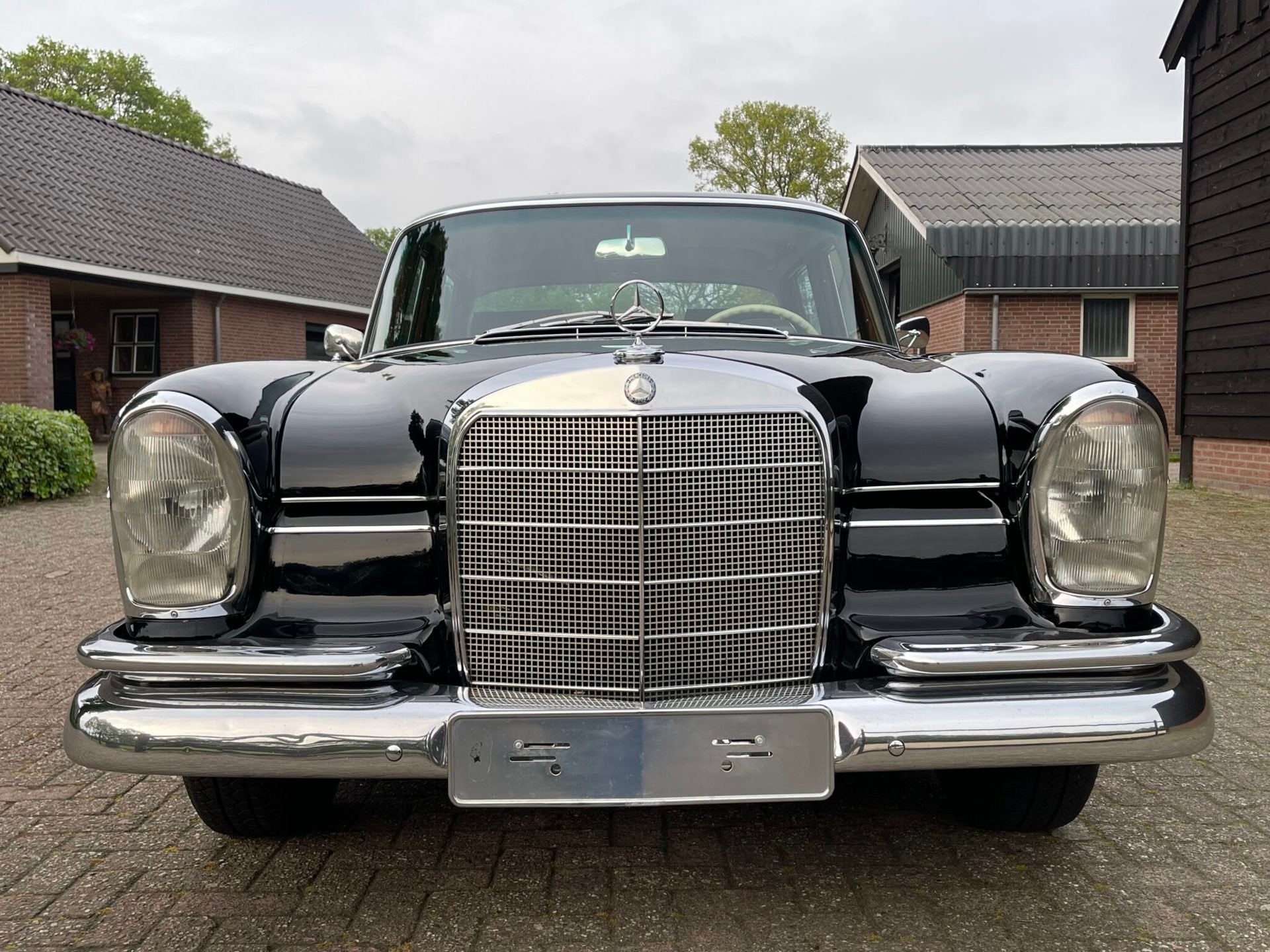 Mercedes-Benz 300 SEL W112 "Köningsflosse" gerestaureerd, foto 5