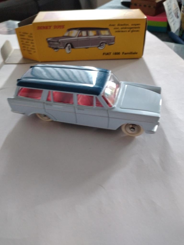 Dinky toys, Fiat 1800 familiale, 1:43, Hobby en Vrije tijd, Modelauto's | 1:43, Ophalen of Verzenden, Zo goed als nieuw, Auto