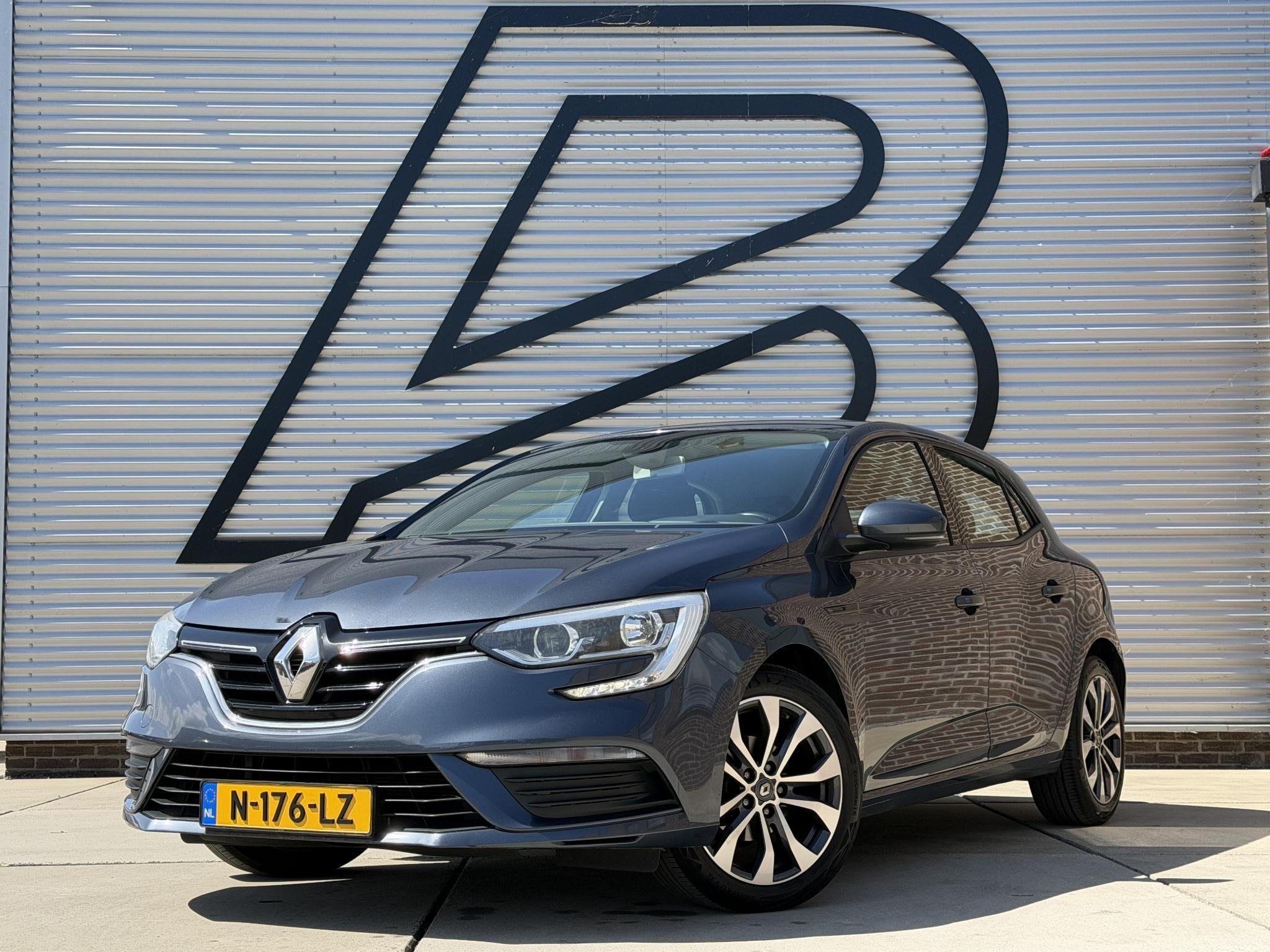 Renault Mégane 1.2 TCe Limited 2e Eigenaar|Carplay|D-riem v, Voorwielaandrijving, Gebruikt, Euro 6, 4 cilinders