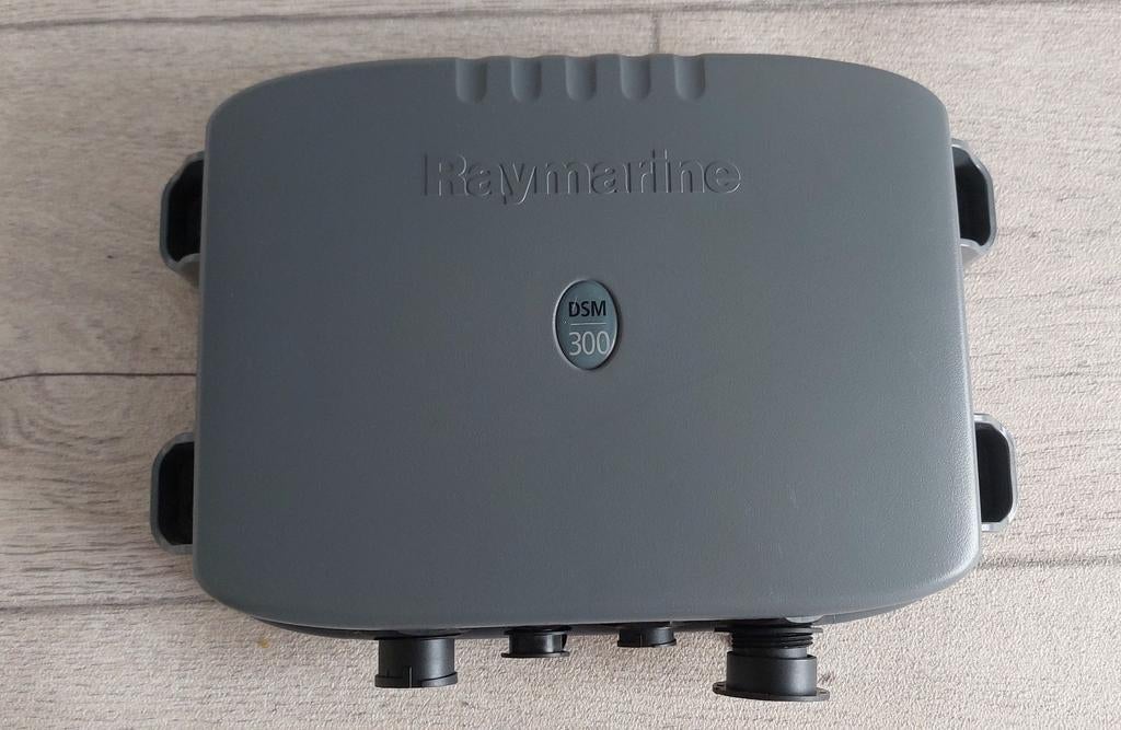 Raymarine DSM-300 | E63069, Watersport en Boten, Navigatiemiddelen en Scheepselektronica, Ophalen of Verzenden, Zo goed als nieuw