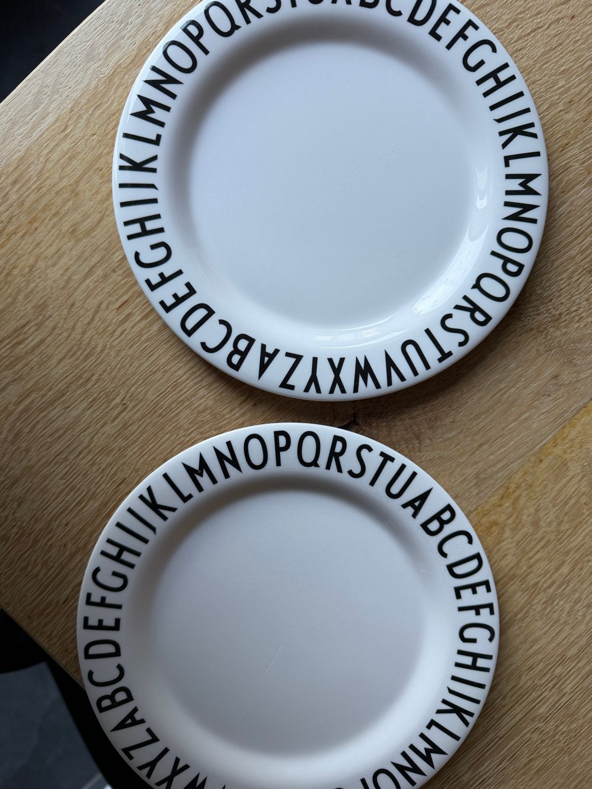 2x Design Letters melamine ontbijtborden met alfabet, Kunststof, Overige merken, Ophalen of Verzenden, Zo goed als nieuw