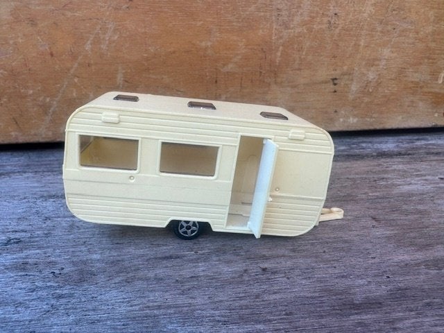 1:43 Oude plastic Franse Caravan Norev, Hobby en Vrije tijd, Modelauto's | 1:43, Ophalen of Verzenden, Gebruikt, Overige typen