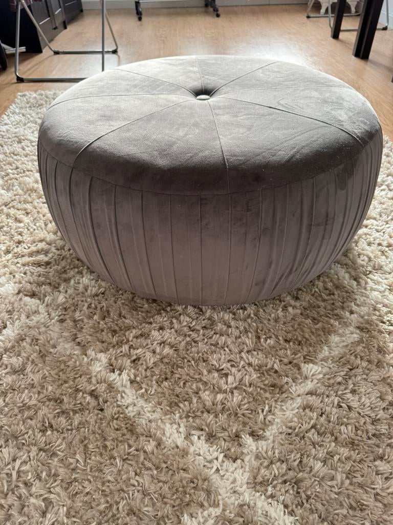 Velours/velvet grijze poef, Ophalen, Gebruikt, Rond, 75 tot 100 cm