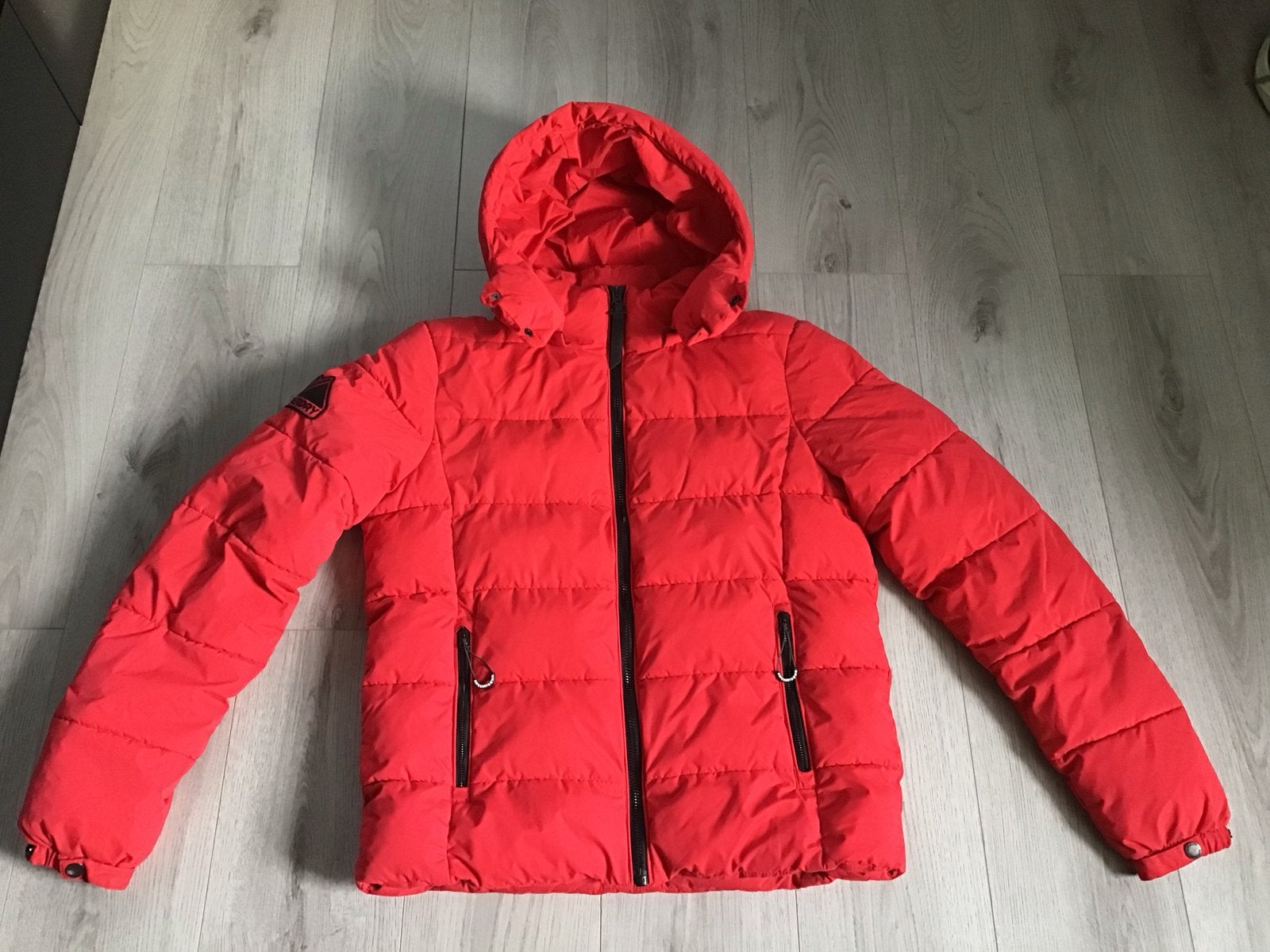 Superdry Rood Heren Jack met Afneembare Capuchon - Maat M, Ophalen of Verzenden, Zo goed als nieuw, Maat 48/50 (M), Rood