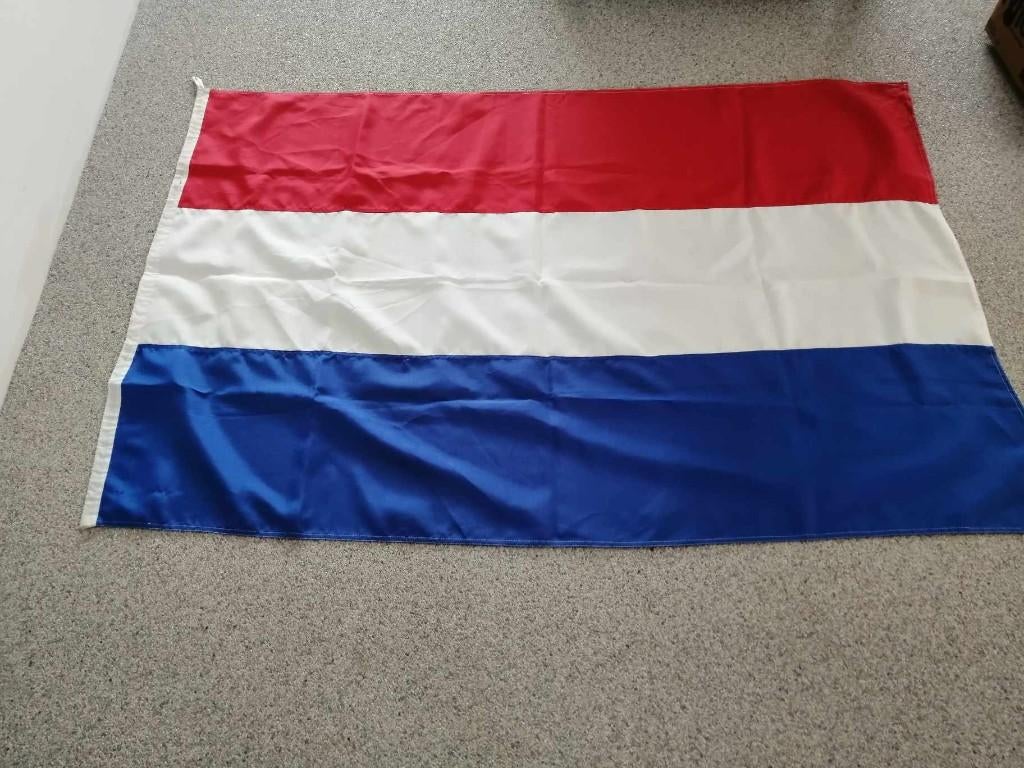 Nederlandse vlag met vlaggenstokhouder, Ophalen, Gebruikt