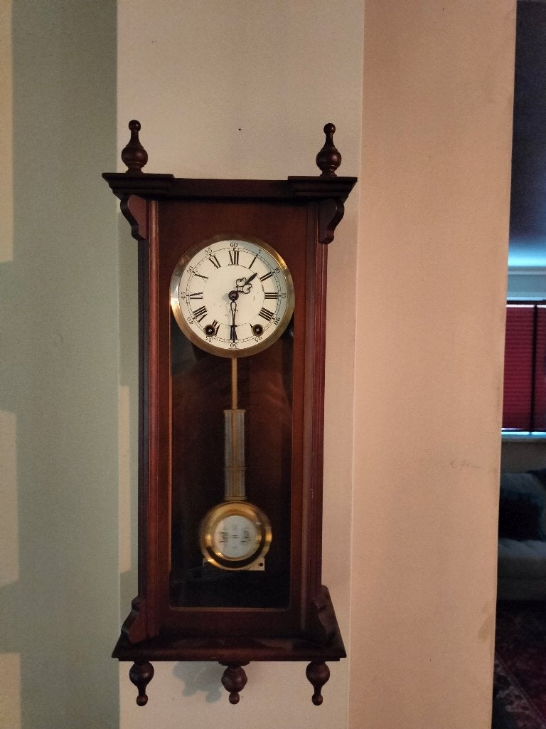 Houten wandklok met slinger, Ophalen, Met slagwerk, Bruin, Analoog