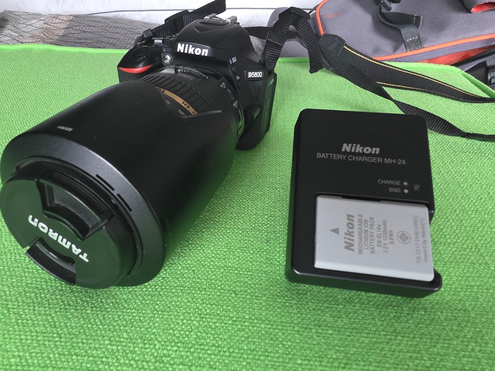 Nikon D5600 Tamron SP 70-300mm F/4-5.6 Di VC USD, Ophalen of Verzenden, Zo goed als nieuw, Telelens