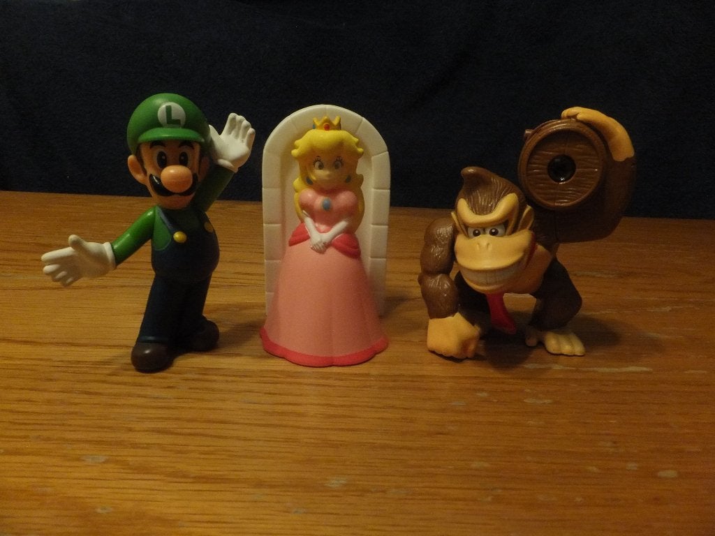 McDonalds Happy Meal Super Mario 2013 Peach en Donkey Kong, Ophalen of Verzenden, Zo goed als nieuw