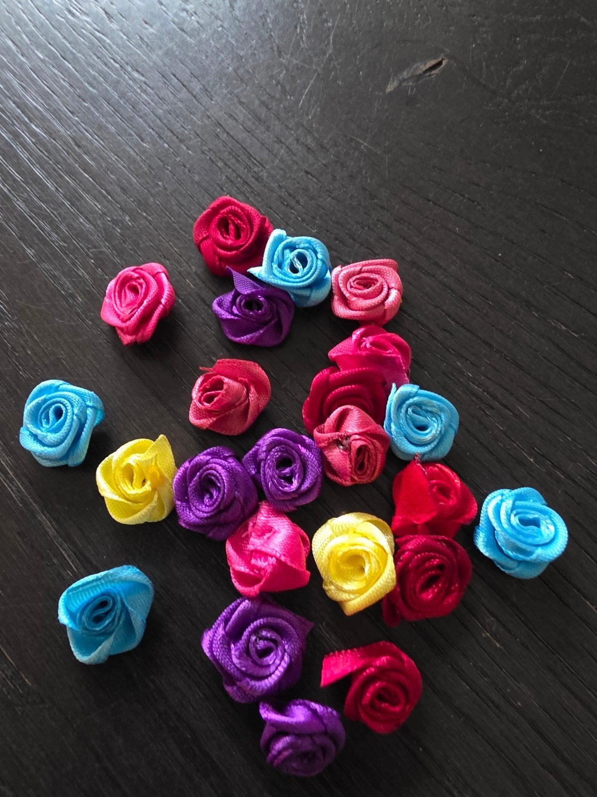 Zakje met 1 cm roosjes, Ophalen of Verzenden, Zo goed als nieuw, Versiering of Embellishment