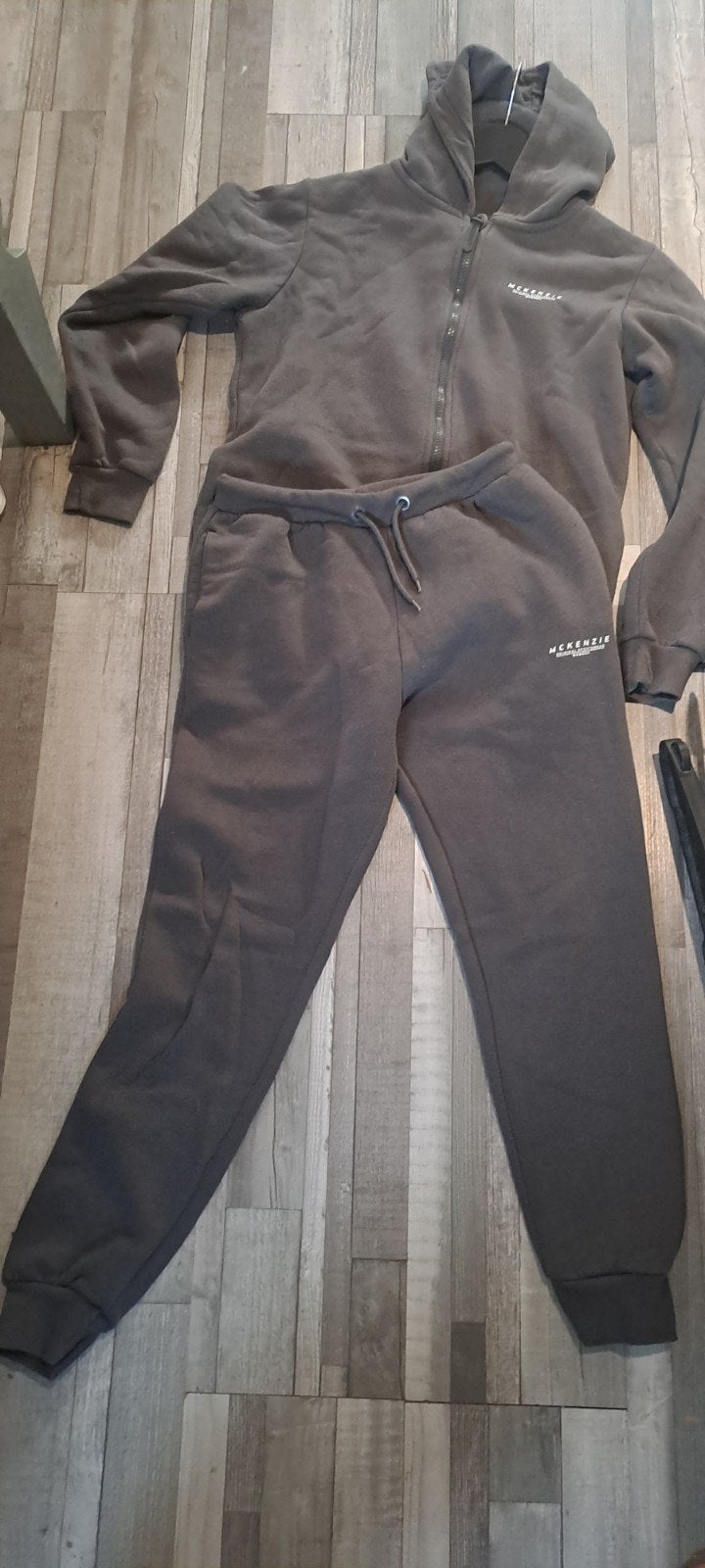 Mckenzie joggingpak Grijs - Maat 13-15 jaar, Kinderen en Baby's, Gebruikt, Jongen of Meisje, Trui of Vest, Ophalen of Verzenden