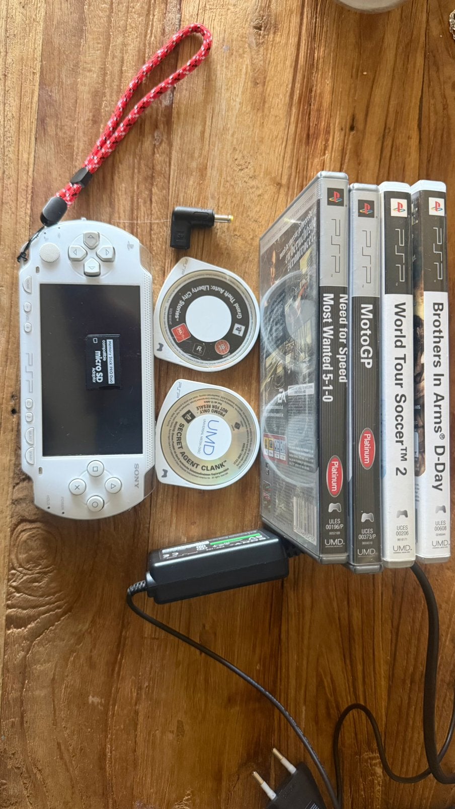 Witte Sony PSP 1004 Set + 6 Games + Oplader, Ophalen, Zo goed als nieuw, PSP
