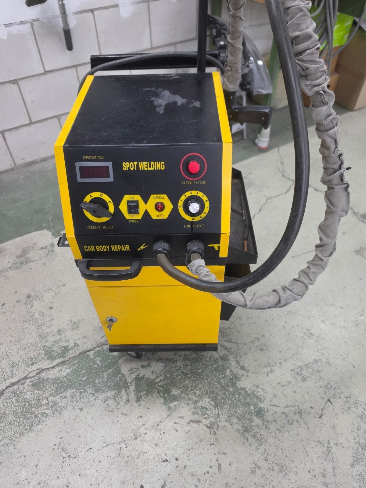 Spotlasapparaat 380V - 3200 Amp. voor carrosseriereparatie, Ophalen, Gebruikt, 250 ampère of meer, Overige typen